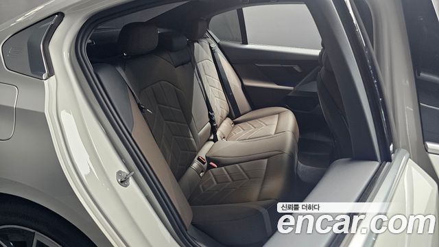 BMW 5-Series 2024 — photo 17