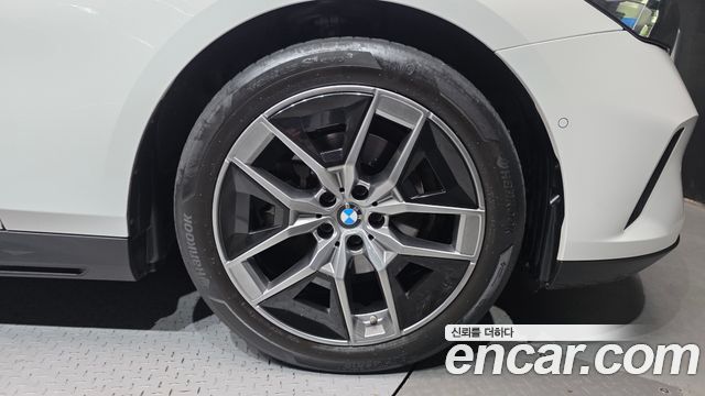 BMW 5-Series 2024 — photo 7