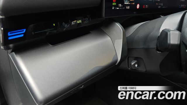 BMW 5-Series 2024 — photo 28
