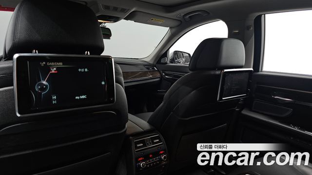 BMW 7-Series 2014 — photo 17