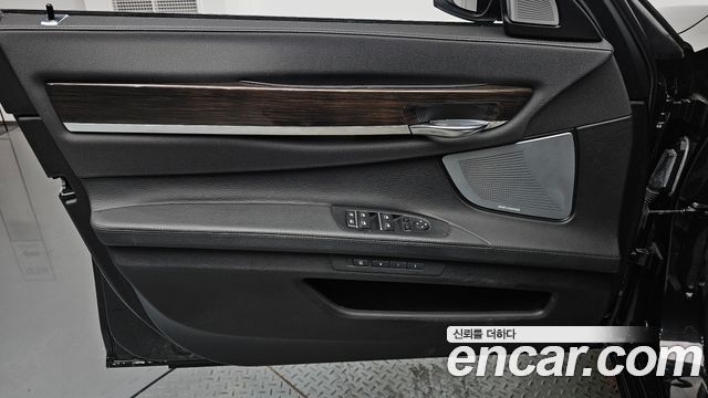 BMW 7-Series 2014 — photo 14