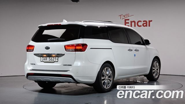 Kia Canival 2017 — photo 2