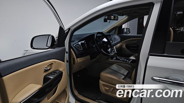 Kia Canival 2017 — photo 13