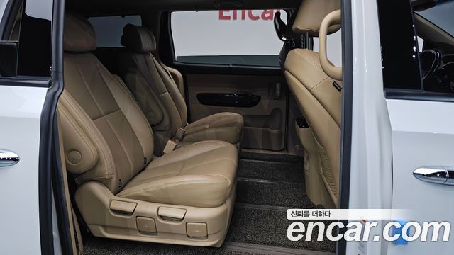 Kia Canival 2017 — photo 17