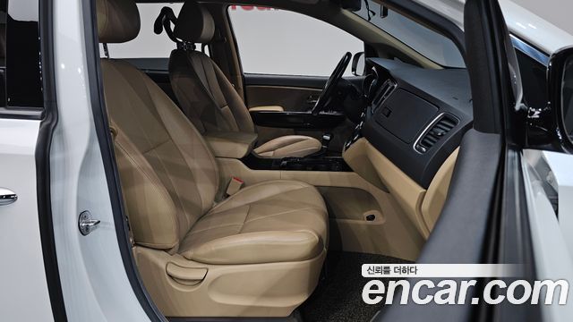Kia Canival 2017 — photo 18