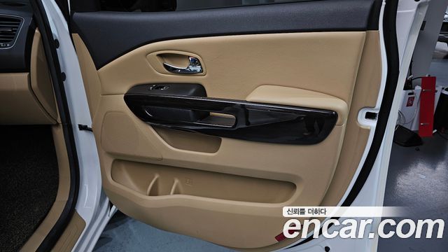 Kia Canival 2017 — photo 15