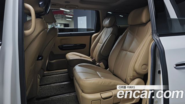 Kia Canival 2017 — photo 16