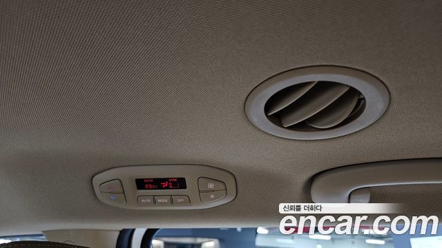 Kia Canival 2017 — photo 30