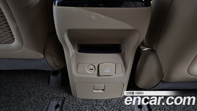 Kia Canival 2017 — photo 31