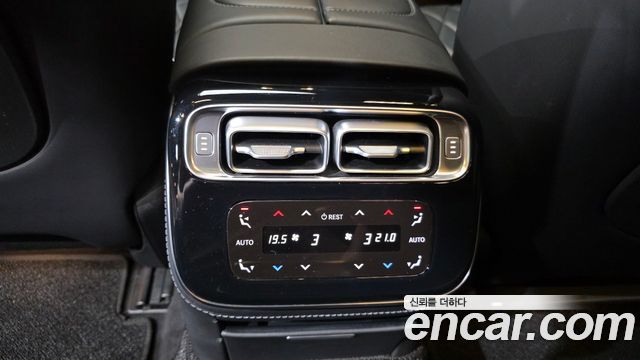 Mercedes-Benz S-Class 2021 — photo 32