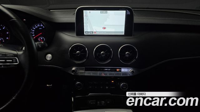 Kia Stinger 2018 — photo 20