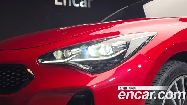 Kia Stinger 2018 — photo 8