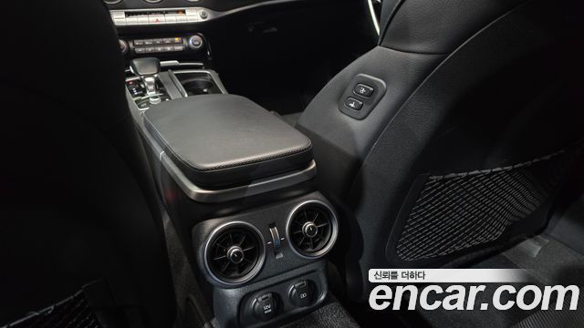 Kia Stinger 2018 — photo 31