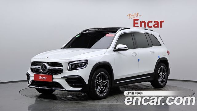 Mercedes-Benz GLB-Class 2023 — photo 32