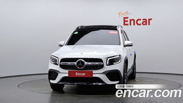 Mercedes-Benz GLB-Class 2023 — photo 3