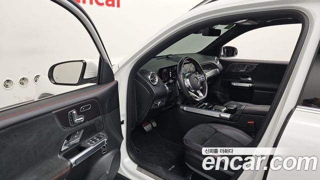 Mercedes-Benz GLB-Class 2023 — photo 13