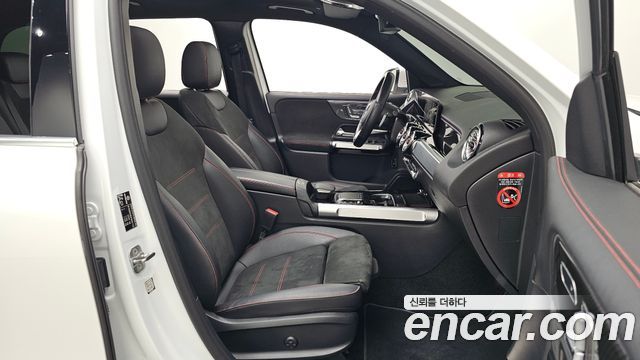 Mercedes-Benz GLB-Class 2023 — photo 17