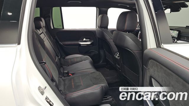 Mercedes-Benz GLB-Class 2023 — photo 18
