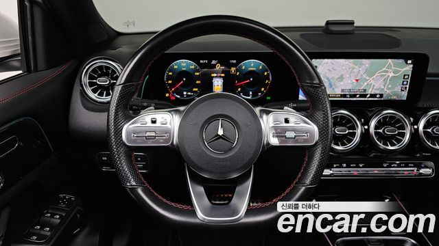 Mercedes-Benz GLB-Class 2023 — photo 19