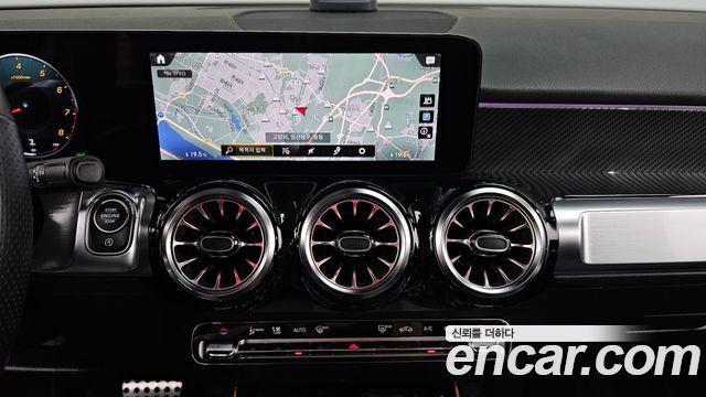 Mercedes-Benz GLB-Class 2023 — photo 20