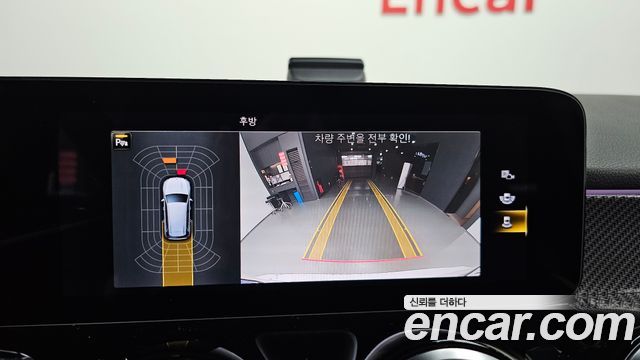 Mercedes-Benz GLB-Class 2023 — photo 21