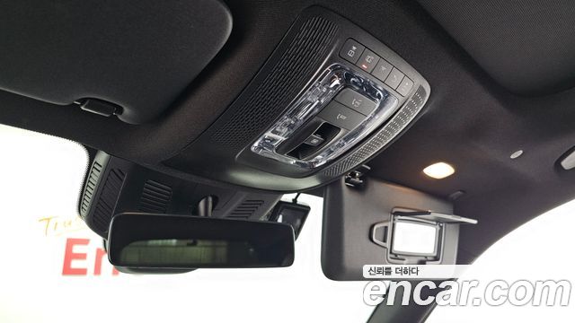 Mercedes-Benz GLB-Class 2023 — photo 24