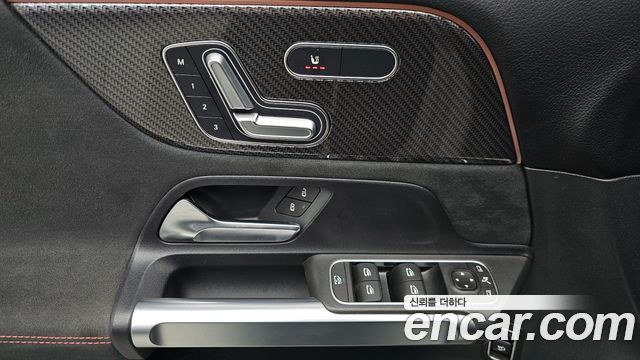 Mercedes-Benz GLB-Class 2023 — photo 25