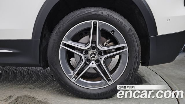 Mercedes-Benz GLB-Class 2023 — photo 7