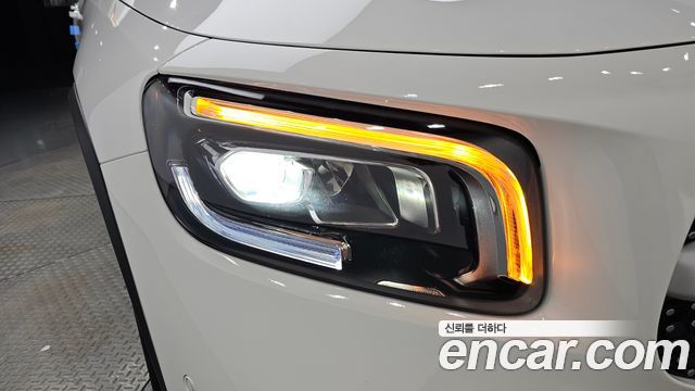 Mercedes-Benz GLB-Class 2023 — photo 8