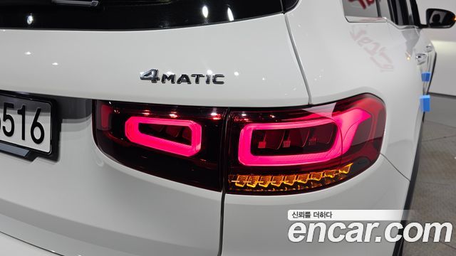 Mercedes-Benz GLB-Class 2023 — photo 9