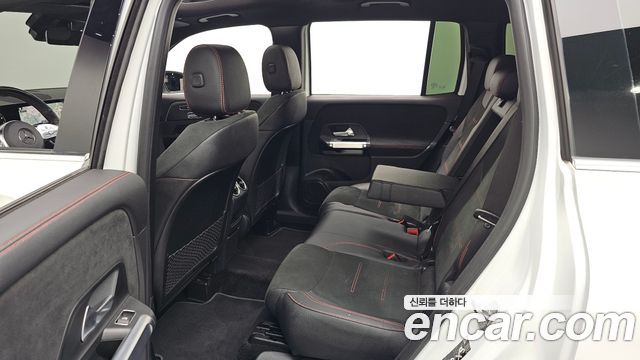 Mercedes-Benz GLB-Class 2023 — photo 16