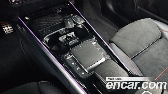 Mercedes-Benz GLB-Class 2023 — photo 27