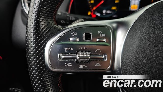 Mercedes-Benz GLB-Class 2023 — photo 28
