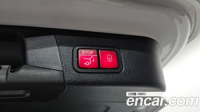 Mercedes-Benz GLB-Class 2023 — photo 30