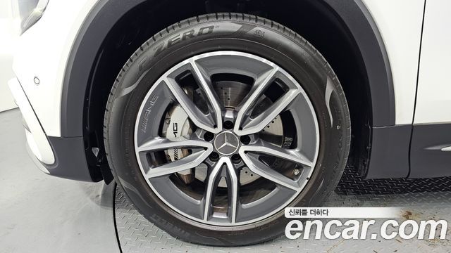 Mercedes-Benz GLB-Class 2025 — photo 5