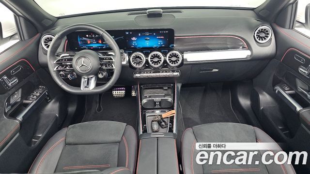 Mercedes-Benz GLB-Class 2025 — photo 10