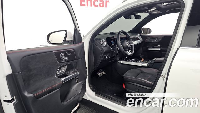 Mercedes-Benz GLB-Class 2025 — photo 13