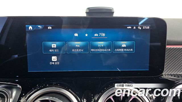Mercedes-Benz GLB-Class 2025 — photo 22