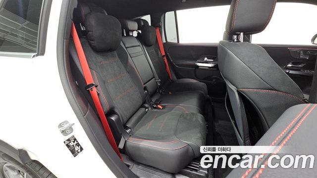 Mercedes-Benz GLB-Class 2025 — photo 23