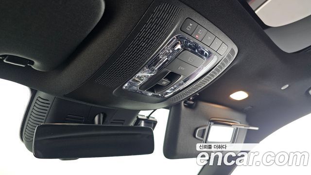 Mercedes-Benz GLB-Class 2025 — photo 24