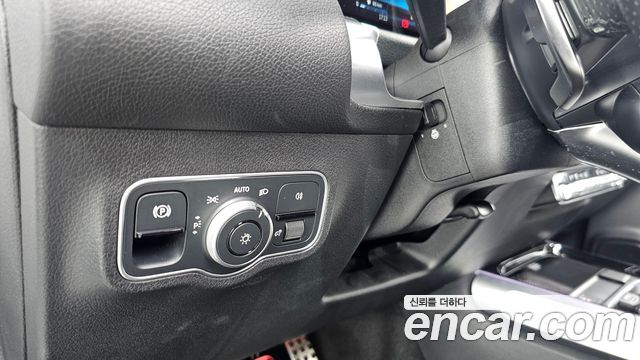 Mercedes-Benz GLB-Class 2025 — photo 25