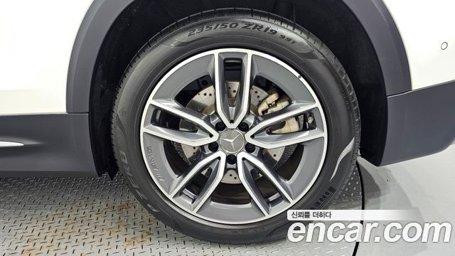 Mercedes-Benz GLB-Class 2025 — photo 7