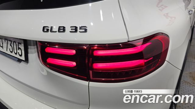 Mercedes-Benz GLB-Class 2025 — photo 9