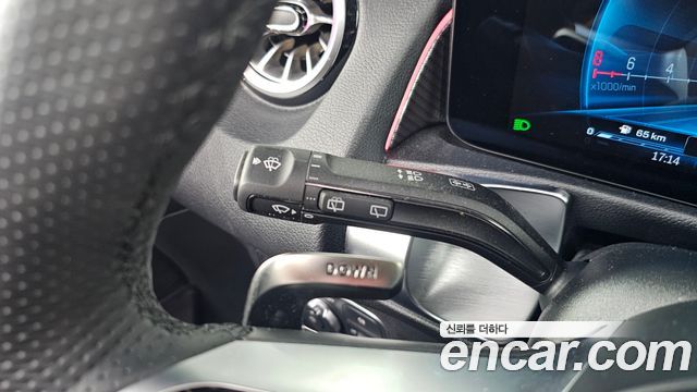 Mercedes-Benz GLB-Class 2025 — photo 29