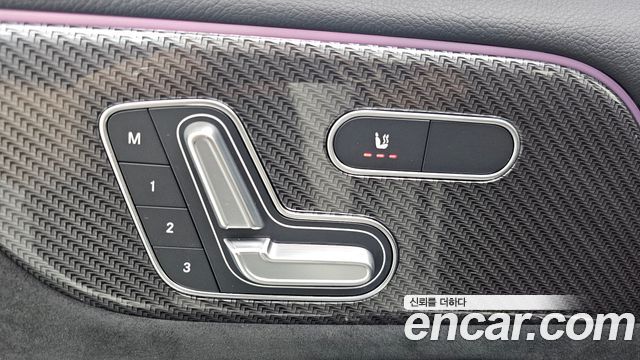 Mercedes-Benz GLB-Class 2025 — photo 30
