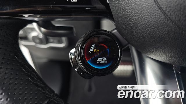 Mercedes-Benz GLB-Class 2025 — photo 31
