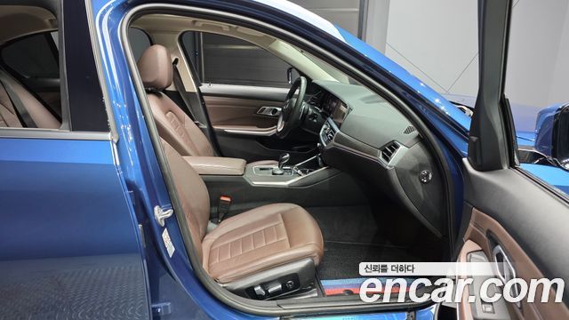 BMW 3-Series 2021 — photo 17