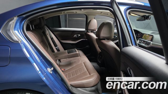 BMW 3-Series 2021 — photo 18