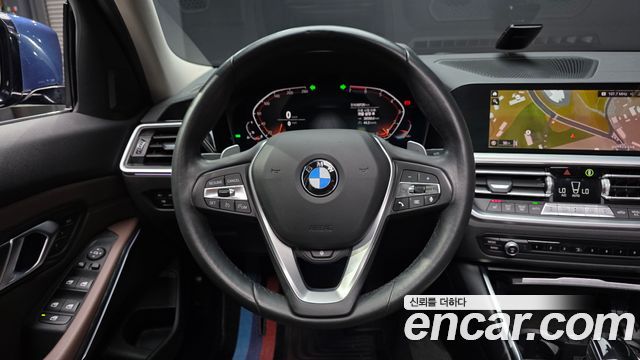 BMW 3-Series 2021 — photo 19