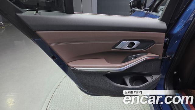 BMW 3-Series 2021 — photo 15